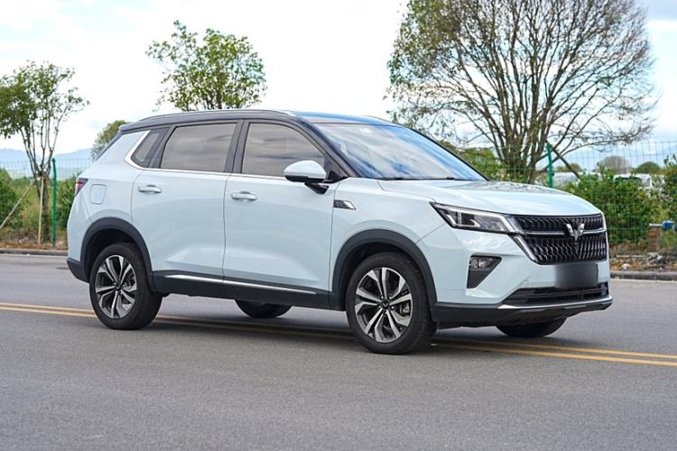 Used Wuling Asta 2022 2.0L DHT Electric-Speed Version Exterior 2