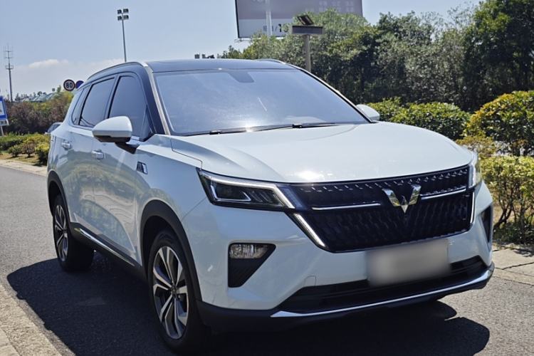 Used Wuling Asta 2022 2.0L DHT Electric-Speed Version Exterior 2