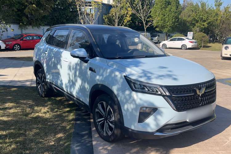 Used Wuling Asta 2022 2.0L DHT Electric-Speed Version Exterior 2