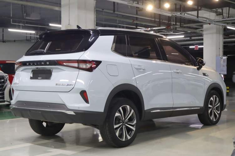 Used Wuling Asta 2022 2.0L DHT Electric-Speed Version Exterior 2