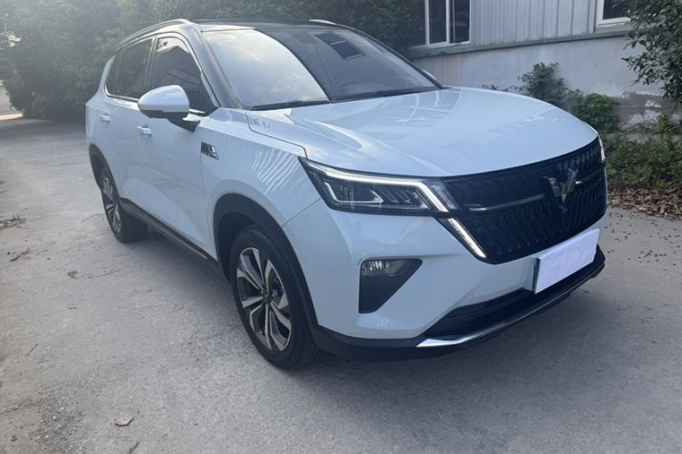 Used Wuling Asta 2022 2.0L DHT Electric-Speed Version Exterior 2