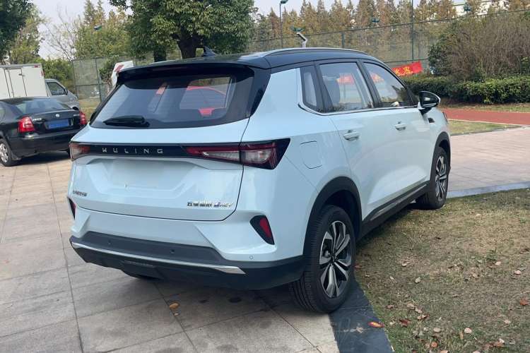 Used Wuling Asta 2022 2.0L DHT Electric-Speed Version Exterior 3