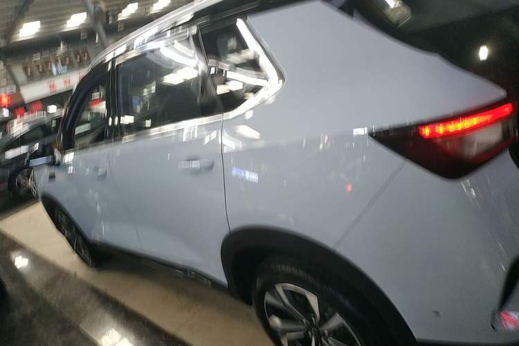 Used Wuling Asta 2022 2.0L DHT Electric-Speed Version Exterior 3