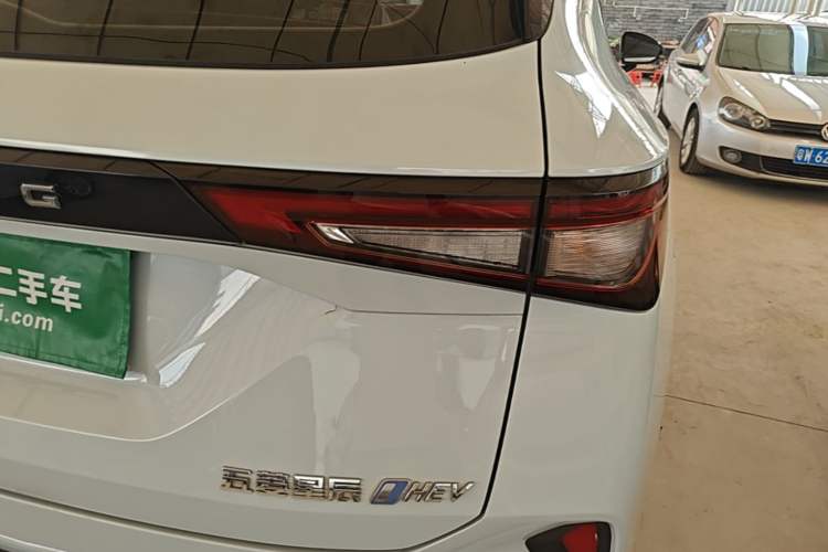 Used Wuling Asta 2022 2.0L DHT Electric-Speed Version Exterior 4