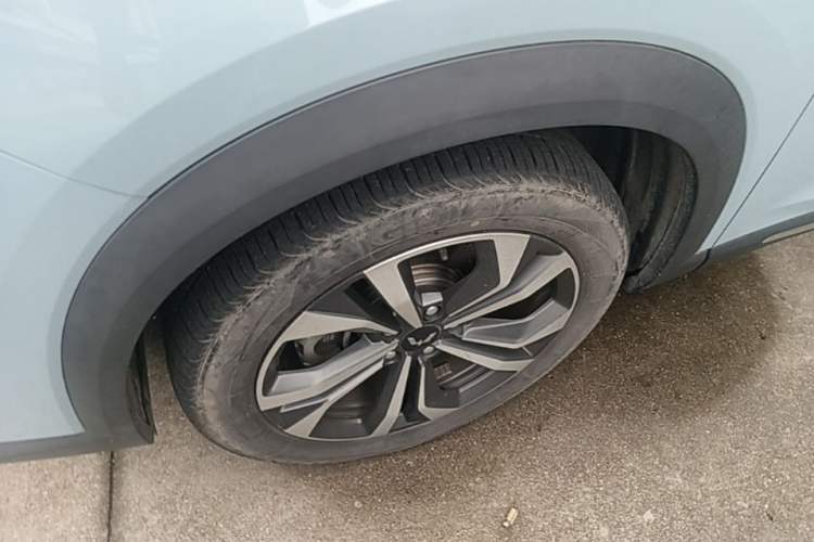 Used Wuling Asta 2022 2.0L DHT Electric Power Version Exterior 4