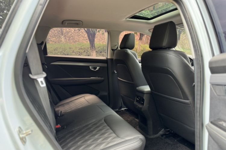 Used Wuling Asta 2022 2.0L DHT Electric-Speed Version Exterior 4
