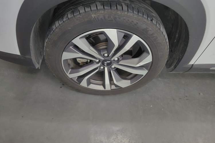 Used Wuling Asta 2022 2.0L DHT Electric-Speed Version Exterior 4