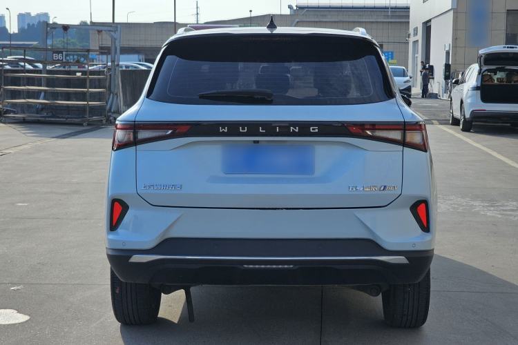 Used Wuling Asta 2022 2.0L DHT Electric-Speed Version Exterior 5