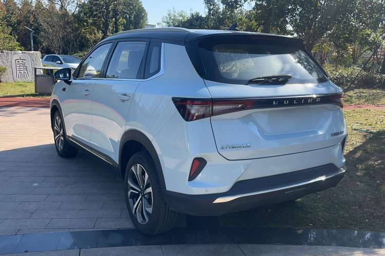 Used Wuling Asta 2022 2.0L DHT Electric-Speed Version Exterior 6