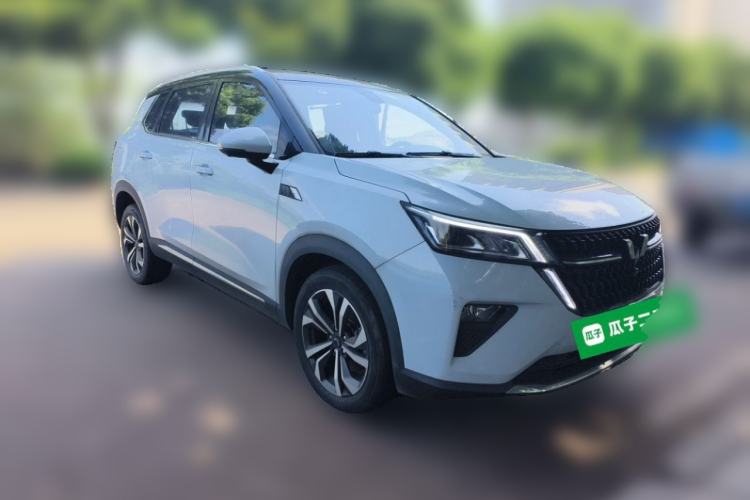 Used Wuling Asta 2022 2.0L DHT Electric-Speed Version Front Right 45 Deg