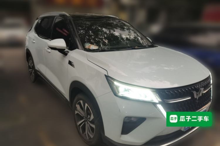 Used Wuling Asta 2022 2.0L DHT Electric-Speed Version Front Right 45 Deg