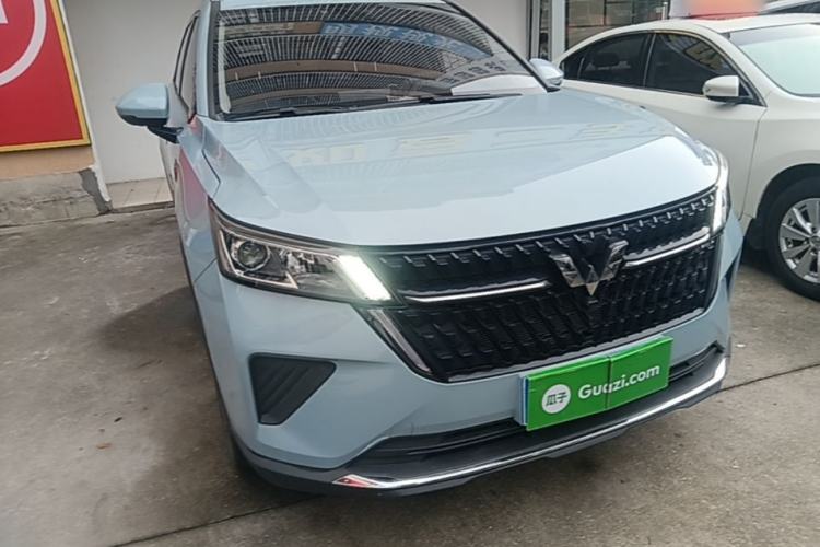 Used Wuling Asta 2022 2.0L DHT Electric Power Version Front Right 45 Deg