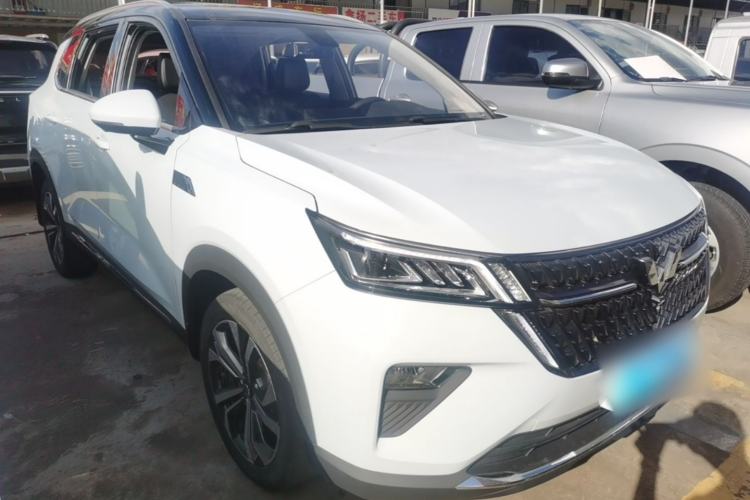 Used Wuling Asta 2022 2.0L DHT Electric-Speed Version Front Right 45 Deg