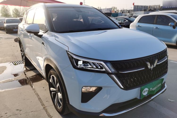 Used Wuling Asta 2022 2.0L DHT Electric-Speed Version Front Right 45 Deg