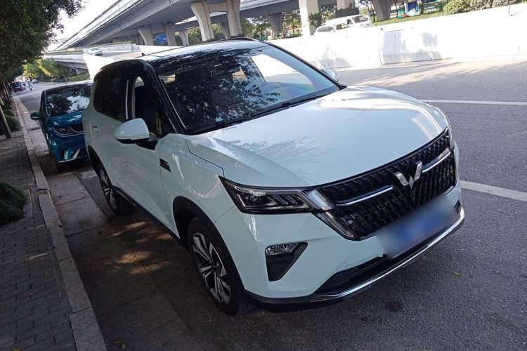 Used Wuling Asta 2022 2.0L DHT Electric-Speed Version Front Right 45 Deg