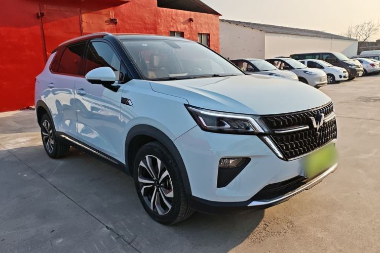 Used Wuling Asta 2022 2.0L DHT Electric-Speed Version Front Right 45 Deg