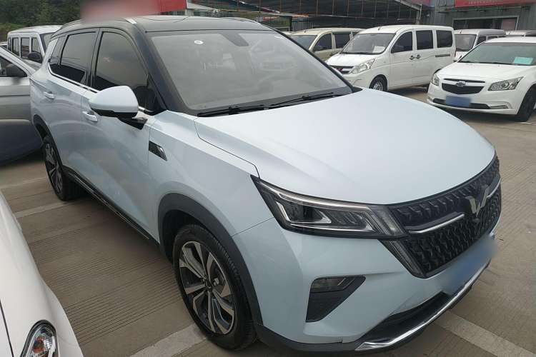 Used Wuling Asta 2022 2.0L DHT Electric-Speed Version Front Right 45 Deg