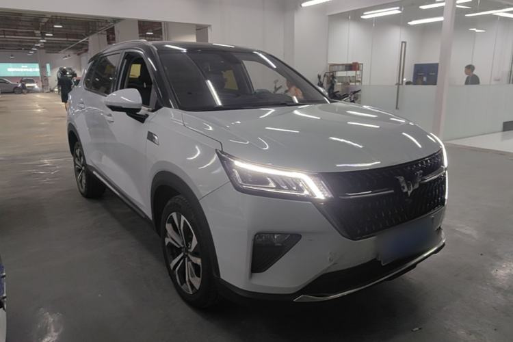 Used Wuling Asta 2022 2.0L DHT Electric-Speed Version Front Right 45 Deg