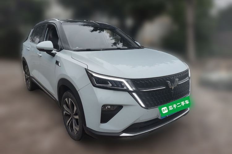 Used Wuling Asta 2022 2.0L DHT Electric-Speed Version Front Right 45 Deg