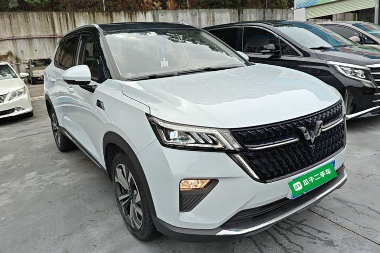 Used Wuling Asta 2022 2.0L DHT Electric-Speed Version Front Right 45 Deg