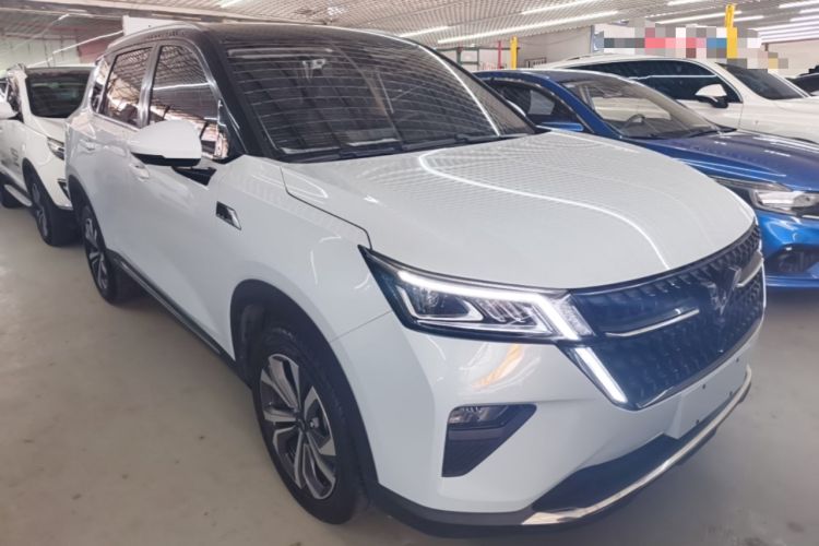 Used Wuling Asta 2022 2.0L DHT Electric-Speed Version Front Right 45 Deg