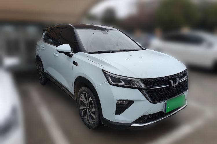 Used Wuling Asta 2022 2.0L DHT Electric-Speed Version Front Right 45 Deg