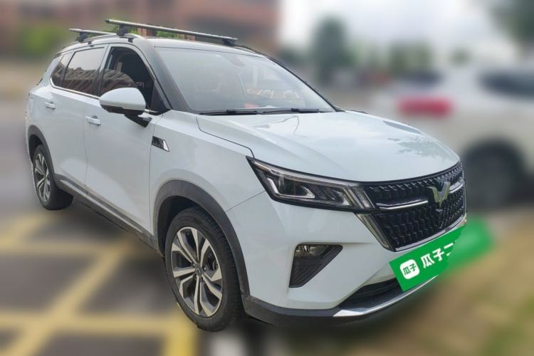 Used Wuling Asta 2022 2.0L DHT Electric-Speed Version Front Right 45 Deg