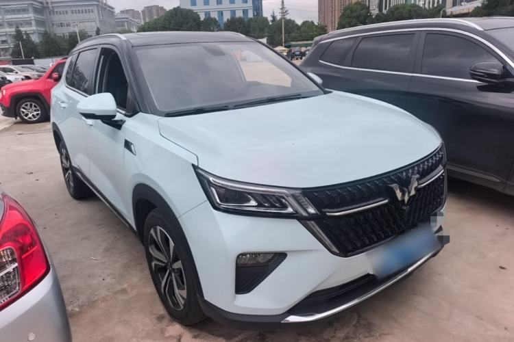 Used Wuling Asta 2022 2.0L DHT Electric-Speed Version Front Right 45 Deg