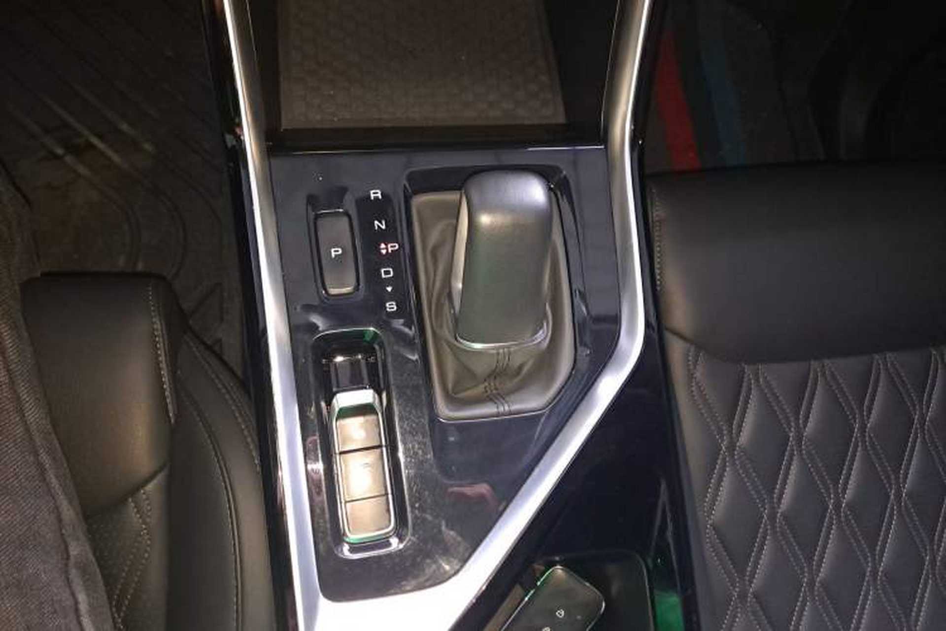 Used Wuling Asta 2022 2.0L DHT Electric-Speed Version Gear Lever