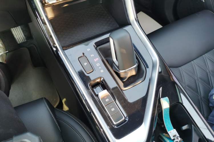 Used Wuling Asta 2022 2.0L DHT Electric-Speed Version Gear Lever