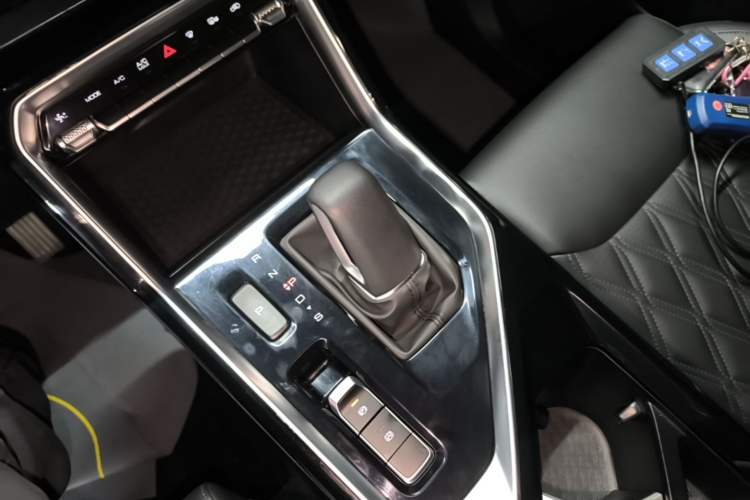 Used Wuling Asta 2022 2.0L DHT Electric-Speed Version Gear Lever