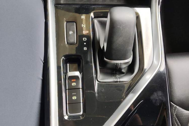 Used Wuling Asta 2022 2.0L DHT Electric-Speed Version Gear Lever