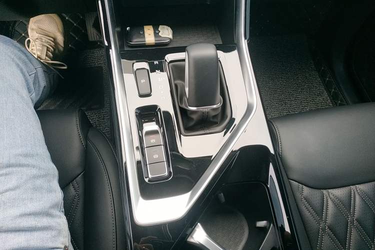 Used Wuling Asta 2022 2.0L DHT Electric-Speed Version Gear Lever