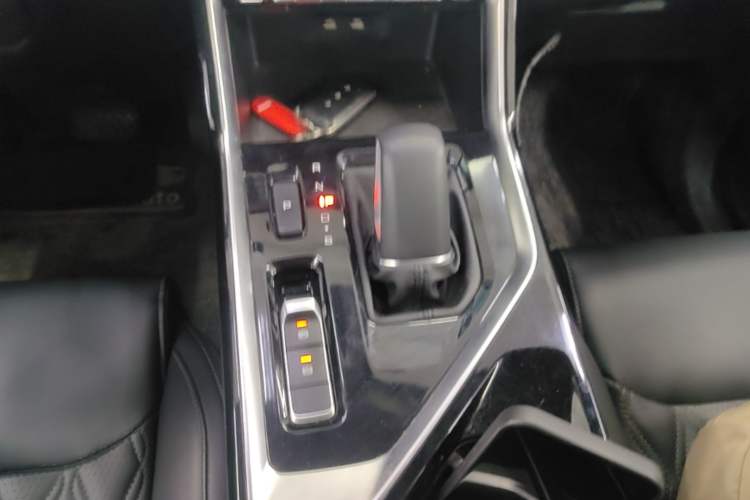 Used Wuling Asta 2022 2.0L DHT Electric-Speed Version Gear Lever