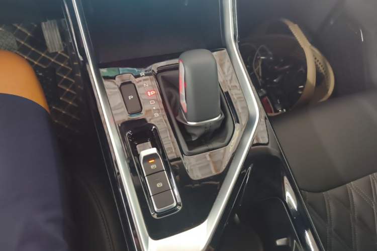 Used Wuling Asta 2022 2.0L DHT Electric-Speed Version Gear Lever
