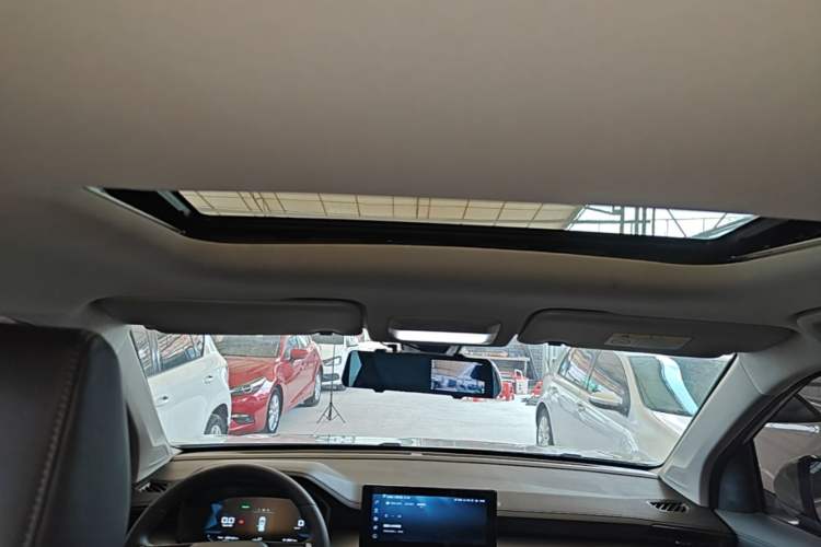 Used Wuling Asta 2022 2.0L DHT Electric-Speed Version Headliner