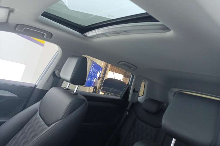 Used Wuling Asta 2022 2.0L DHT Electric-Speed Version Headliner