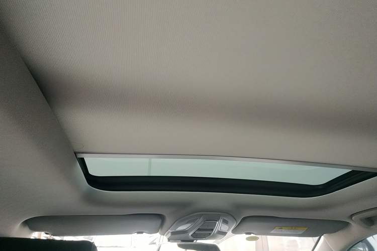 Used Wuling Asta 2022 2.0L DHT Electric-Speed Version Headliner