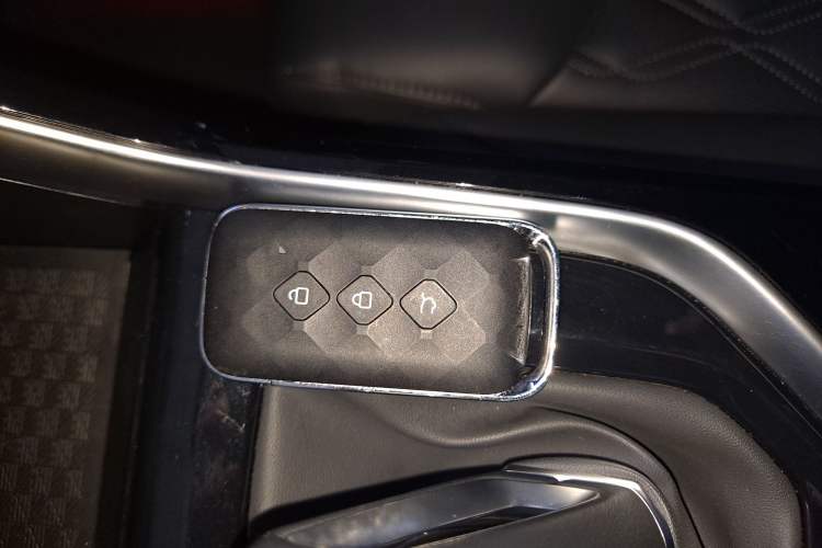 Used Wuling Asta 2022 2.0L DHT Electric-Speed Version Interior 1