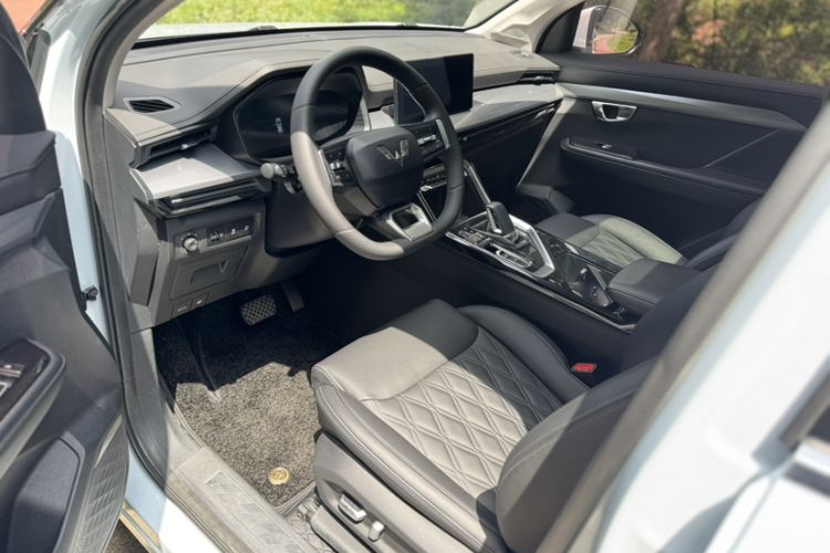 Used Wuling Asta 2022 2.0L DHT Electric-Speed Version Interior 1
