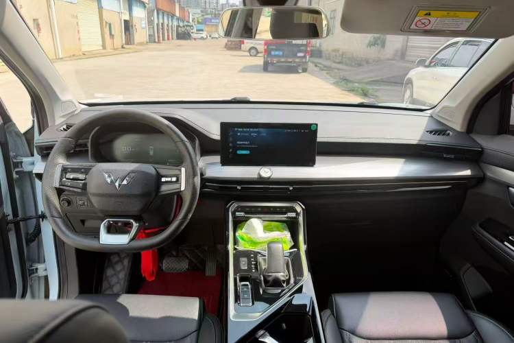 Used Wuling Asta 2022 2.0L DHT Electric-Speed Version Interior 1