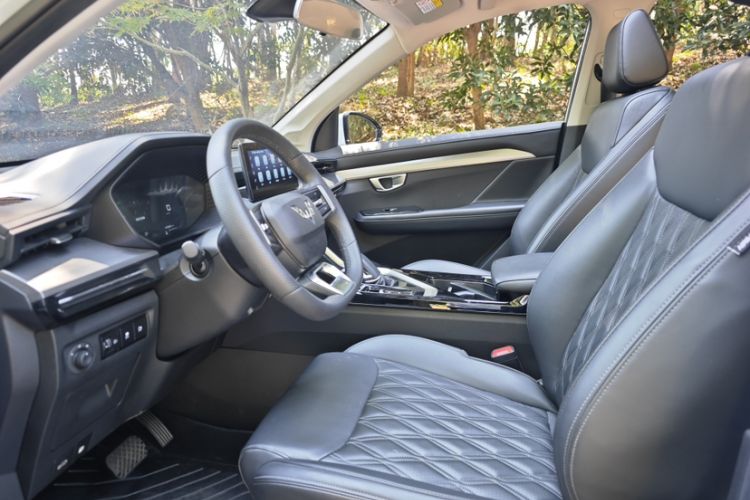 Used Wuling Asta 2022 2.0L DHT Electric-Speed Version Interior 1