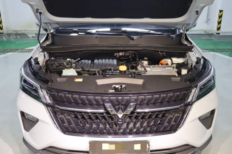 Used Wuling Asta 2022 2.0L DHT Electric-Speed Version Interior 10