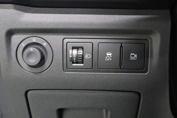 Used Wuling Asta 2022 2.0L DHT Electric-Speed Version Interior 11