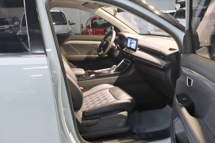 Used Wuling Asta 2022 2.0L DHT Electric-Speed Version Interior 12