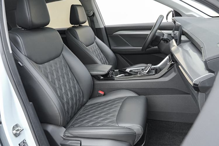 Used Wuling Asta 2022 2.0L DHT Electric-Speed Version Interior 13