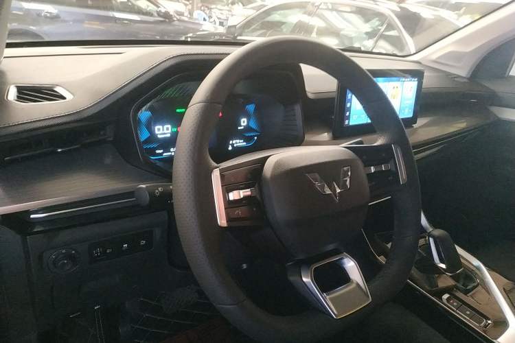 Used Wuling Asta 2022 2.0L DHT Electric-Speed Version Interior 2