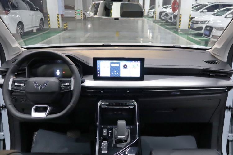Used Wuling Asta 2022 2.0L DHT Electric-Speed Version Interior 2