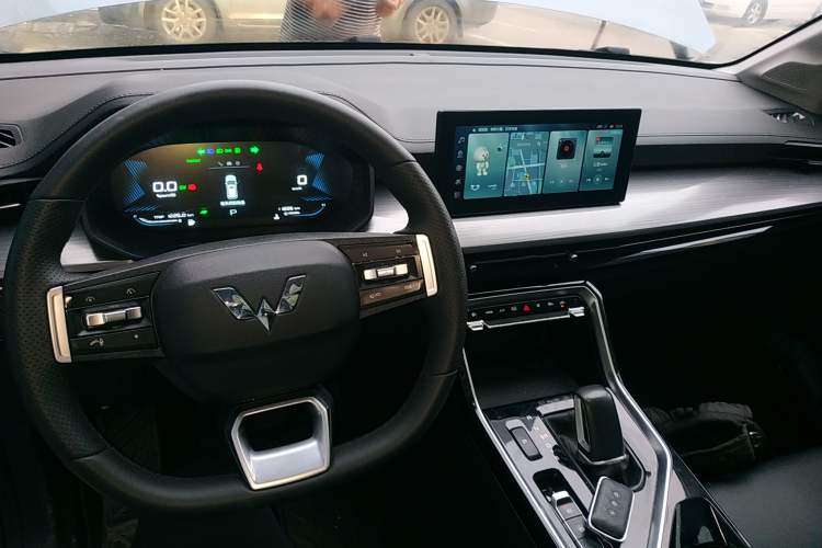 Used Wuling Asta 2022 2.0L DHT Electric-Speed Version Interior 2