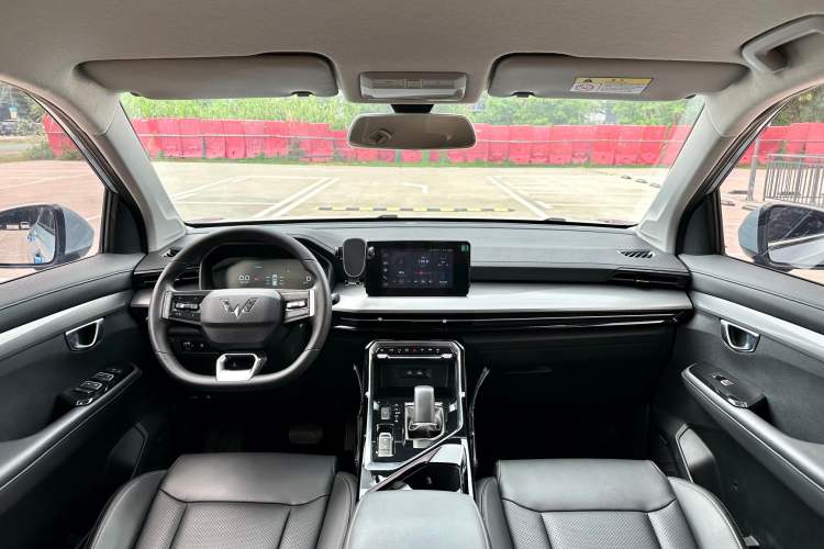Used Wuling Asta 2022 2.0L DHT Electric Power Version Interior 3